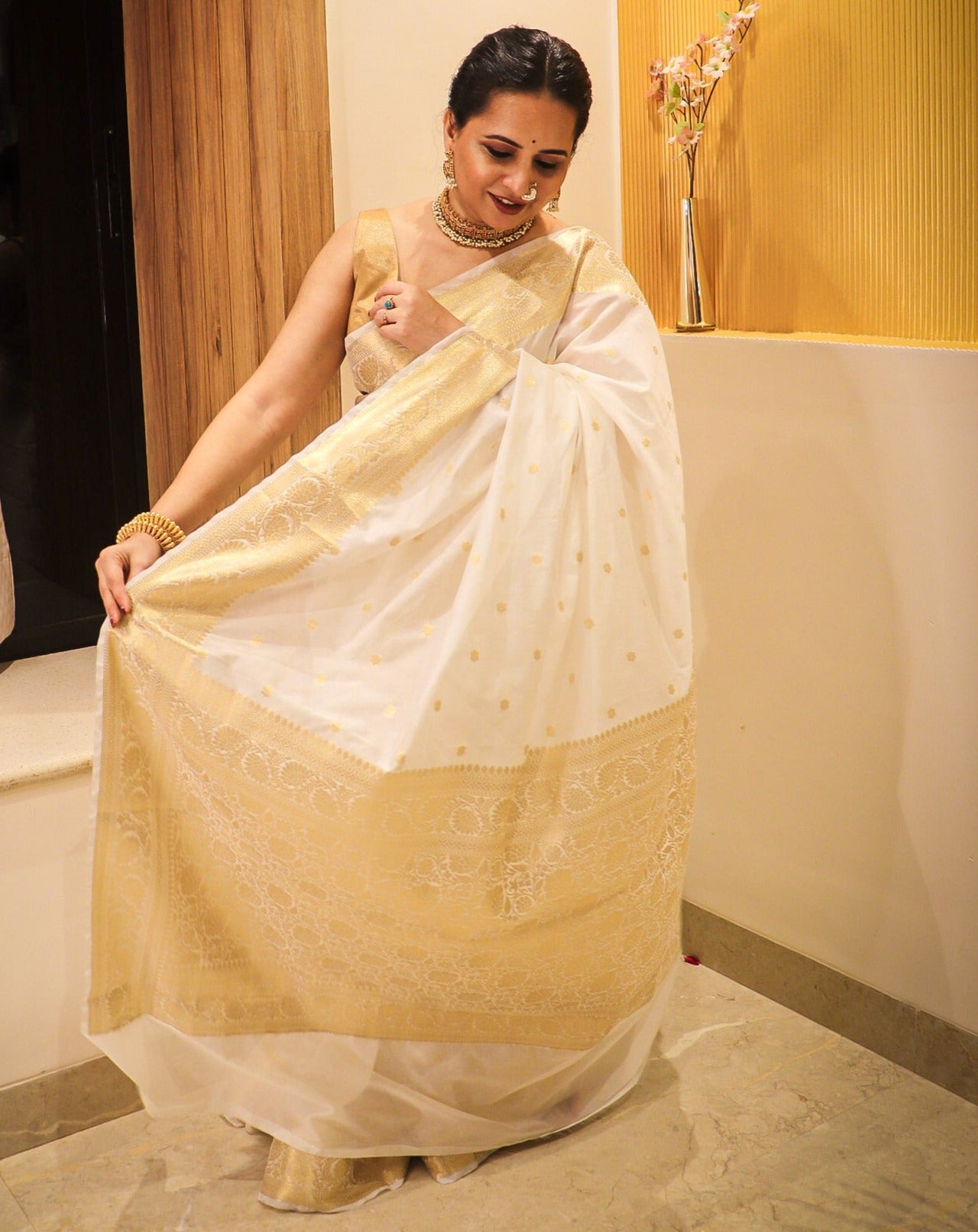 Buy online Pure kanjeevaram silk Saree with Gold zari woven Rich Pallu -Off  White-AF752