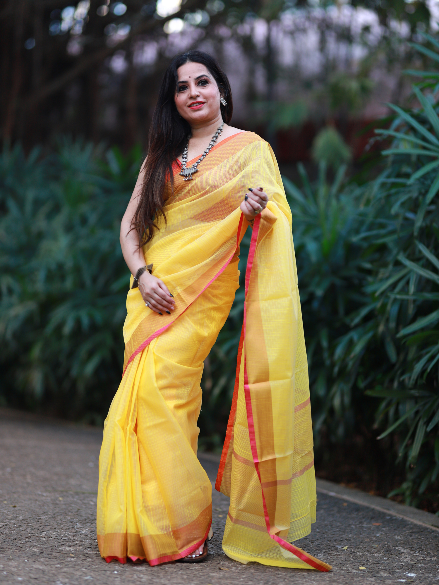 Plain Kundan Work Party Wear Yellow Georgette Saree, 6 m at Rs 575 in New  Delhi